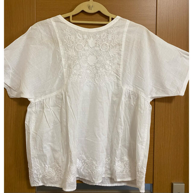 UNIQLO(ユニクロ)のユニクロ　刺繍ブラウス　M レディースのトップス(シャツ/ブラウス(半袖/袖なし))の商品写真