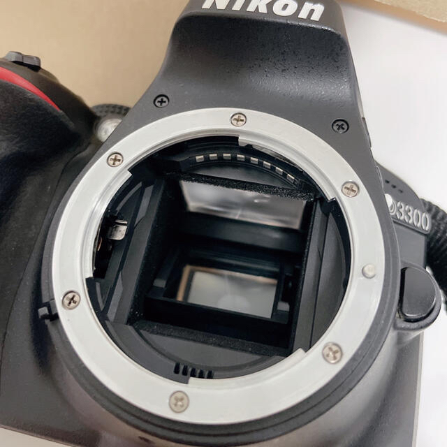 Nikon(ニコン)の美品 付属品完備 動作確認済み Nikon D3300 ダブルズームキット スマホ/家電/カメラのカメラ(デジタル一眼)の商品写真