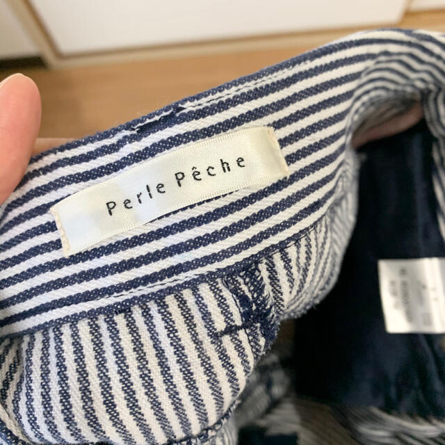 Perle Peche(ペルルペッシュ)の【ペルルペッシュ】ヒッコリー　クロップド　パンツ レディースのパンツ(クロップドパンツ)の商品写真