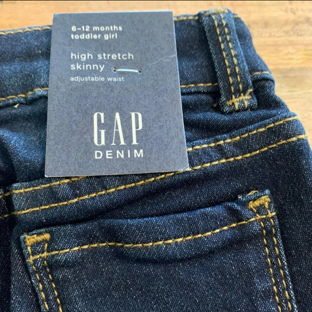 GAP(ギャップ)の新品未使用 babyGAP デニム 6-12か月 70-75センチ キッズ/ベビー/マタニティのベビー服(~85cm)(パンツ)の商品写真