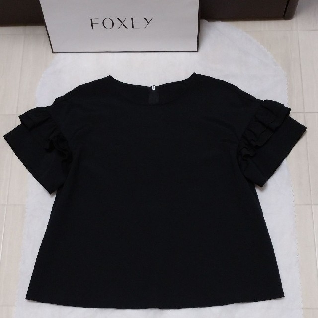 FOXEY(フォクシー)のぴーちゃん様ご専用 FOXEY フォクシーニューヨーク トップス 38 レディースのトップス(シャツ/ブラウス(半袖/袖なし))の商品写真