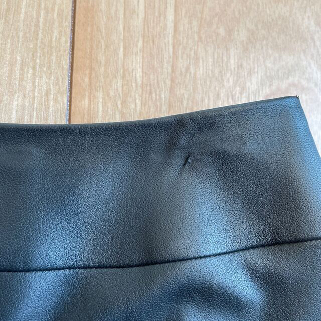 自由区(ジユウク)の自由区　革　スカート　黒 レディースのスカート(ひざ丈スカート)の商品写真