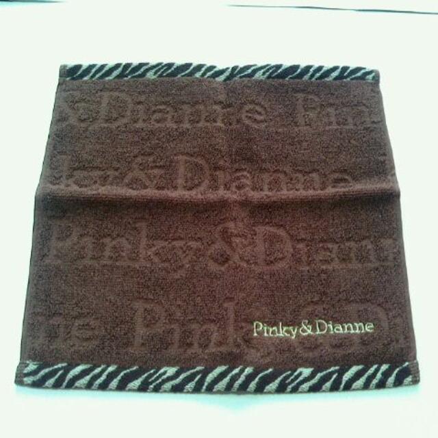 Pinky&Dianne(ピンキーアンドダイアン)のピンキーアンドダイアン・タオルハンカチ（濃いブラウンｘロゴｘゼブラ） レディースのファッション小物(ハンカチ)の商品写真