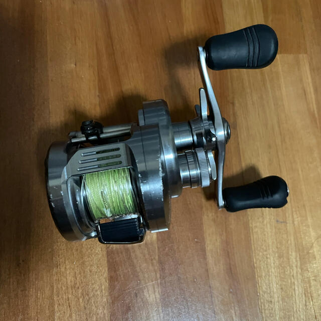 SHIMANO(シマノ)のカルカッタ　コンクエスト　DC200  スポーツ/アウトドアのフィッシング(リール)の商品写真