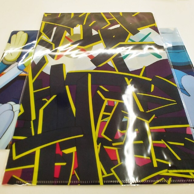 MEDICOM TOY(メディコムトイ)の新品　KAWS TOKYO FIRST クリアファイル  8枚　カウズsacai エンタメ/ホビーのフィギュア(その他)の商品写真