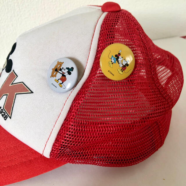 Disney(ディズニー)の【Disney】ミッキーメッシュキャップ バッジ付 フリーサイズ 赤 ディズニー レディースの帽子(キャップ)の商品写真