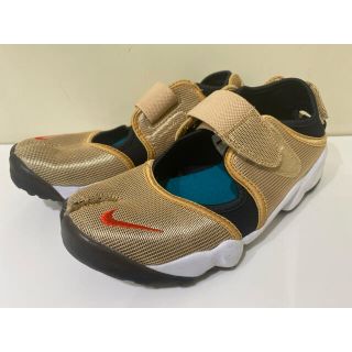 ナイキ(NIKE)のNIKE WMNS AIR RIFT GOLD 24センチ 美品(スニーカー)