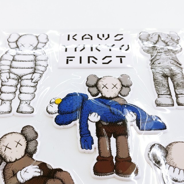 MEDICOM TOY(メディコムトイ)の新品 KAWS TOKYO FIRST KAWSぷくぷくシール カウズsacai エンタメ/ホビーのフィギュア(その他)の商品写真