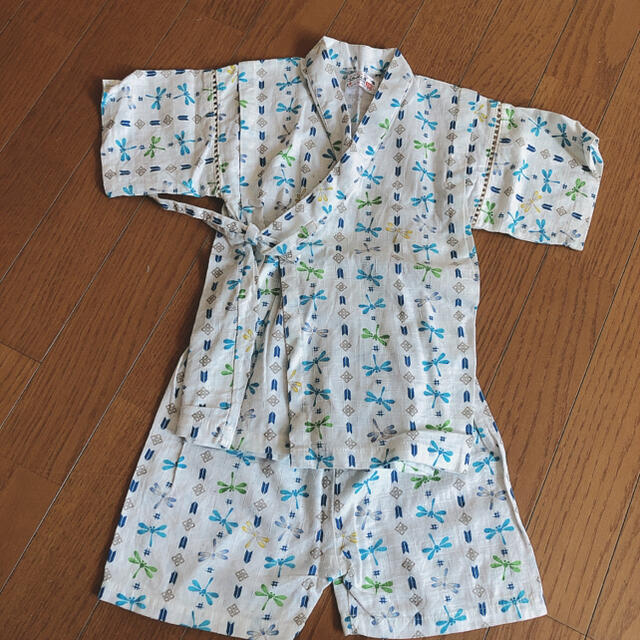 トンボ柄 和柄 甚平 男の子 100サイズ キッズ/ベビー/マタニティのキッズ服男の子用(90cm~)(甚平/浴衣)の商品写真