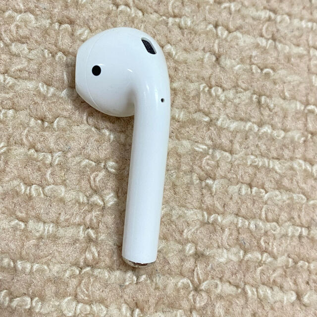 Apple(アップル)のAirPods 第一世代　左耳　正規品　美品！ スマホ/家電/カメラのオーディオ機器(ヘッドフォン/イヤフォン)の商品写真