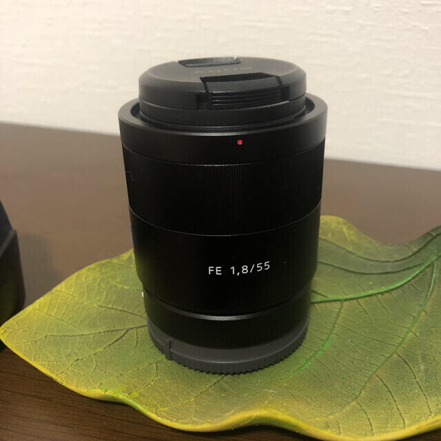 SONY(ソニー)のSONY FE 55mm F1.8 ZA SEL55f18Z レンズフード付 スマホ/家電/カメラのカメラ(レンズ(単焦点))の商品写真