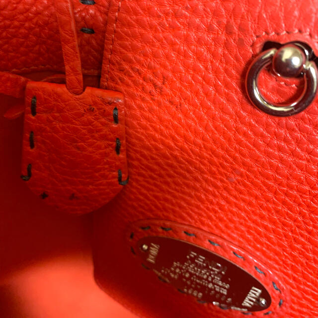 FENDI(フェンディ)のFENDI カルラ　セレリアトート　グレー レディースのバッグ(トートバッグ)の商品写真
