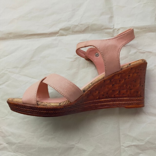 【再値下げしました】☆新品未使用☆　ピンク　サンダル レディースの靴/シューズ(サンダル)の商品写真