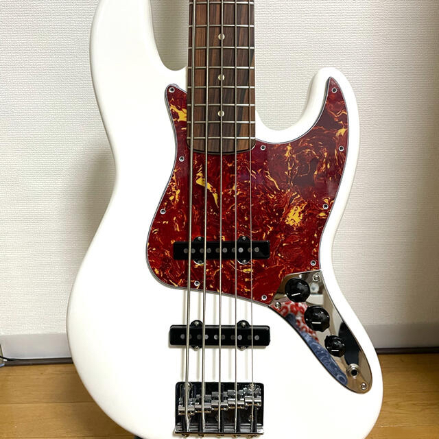 Fender(フェンダー)のFender Mexico JazzBass V Pau Ferro White 楽器のベース(エレキベース)の商品写真