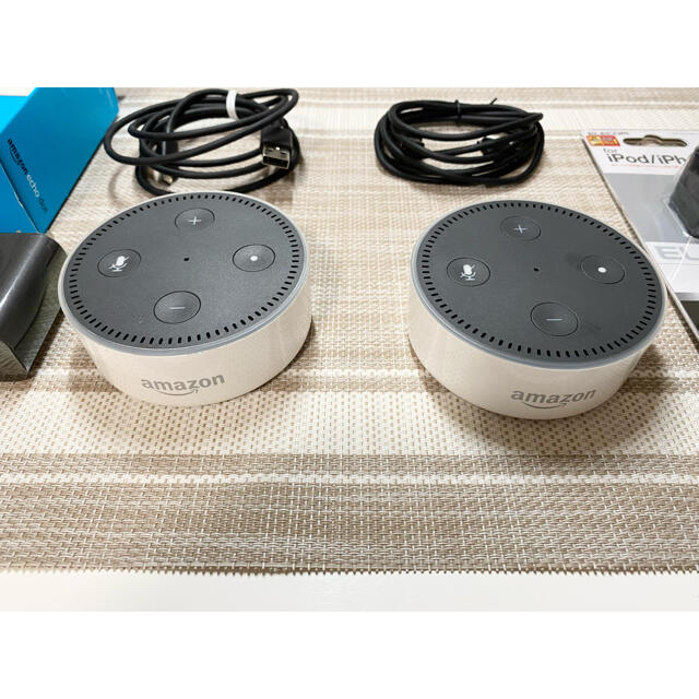 ECHO(エコー)の【良品】Amazon Echo Dot (第2世代) ホワイト x 2台 スマホ/家電/カメラのオーディオ機器(スピーカー)の商品写真