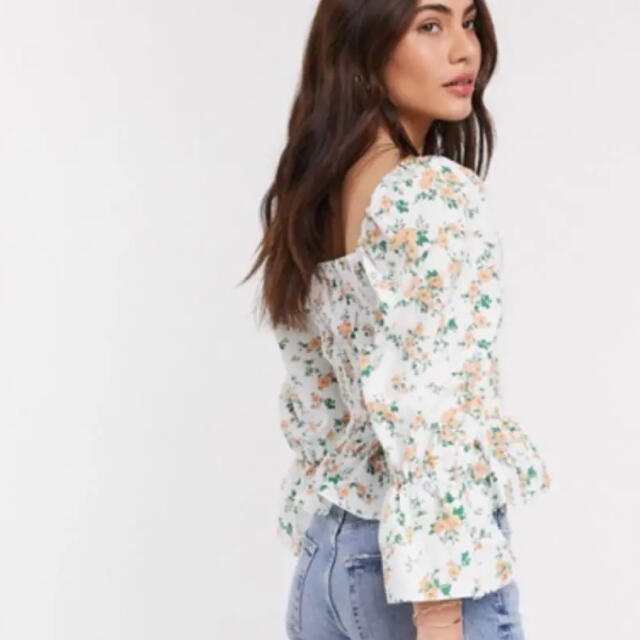 asos(エイソス)のASOS 花柄ブラウス　新品 レディースのトップス(シャツ/ブラウス(長袖/七分))の商品写真