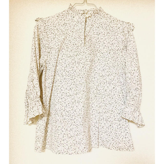 ZARA(ザラ)の花柄 ハイネックブラウス レディースのトップス(シャツ/ブラウス(半袖/袖なし))の商品写真