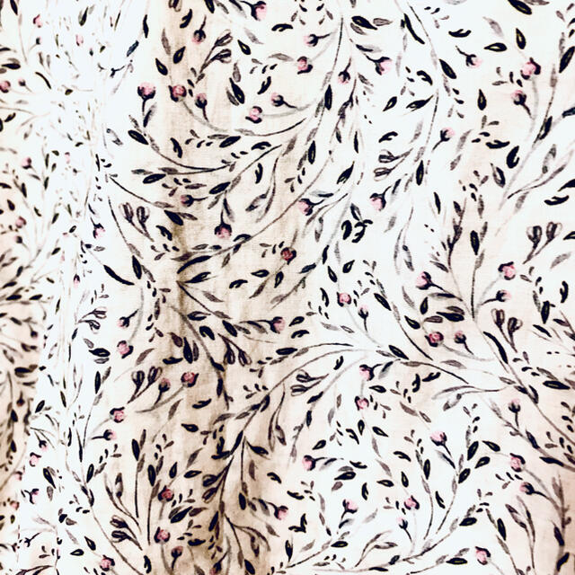 ZARA(ザラ)の花柄 ハイネックブラウス レディースのトップス(シャツ/ブラウス(半袖/袖なし))の商品写真