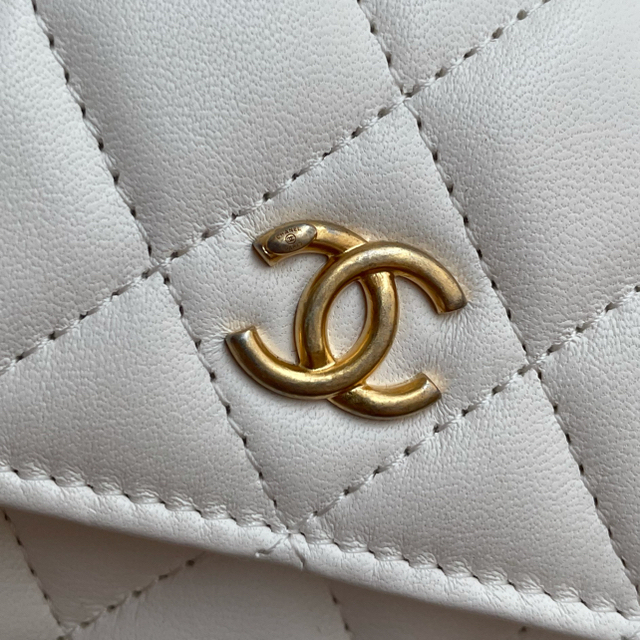 CHANEL(シャネル)のCHANEL ボールチェーンフラップコインパース レディースのバッグ(ショルダーバッグ)の商品写真