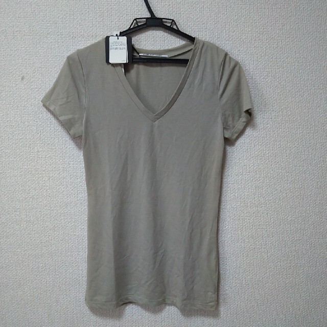 moussy(マウジー)のUNDER BAR moussy　未使用Tシャツ　薄い若草色 レディースのトップス(Tシャツ(半袖/袖なし))の商品写真