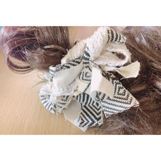 クルーラーシュシュ モノクロ(ヘアアクセサリー)