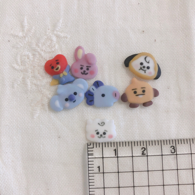 防弾少年団(BTS)(ボウダンショウネンダン)の【me様専用】BTS BT21 ネイルパーツ　デコパーツ コスメ/美容のネイル(デコパーツ)の商品写真