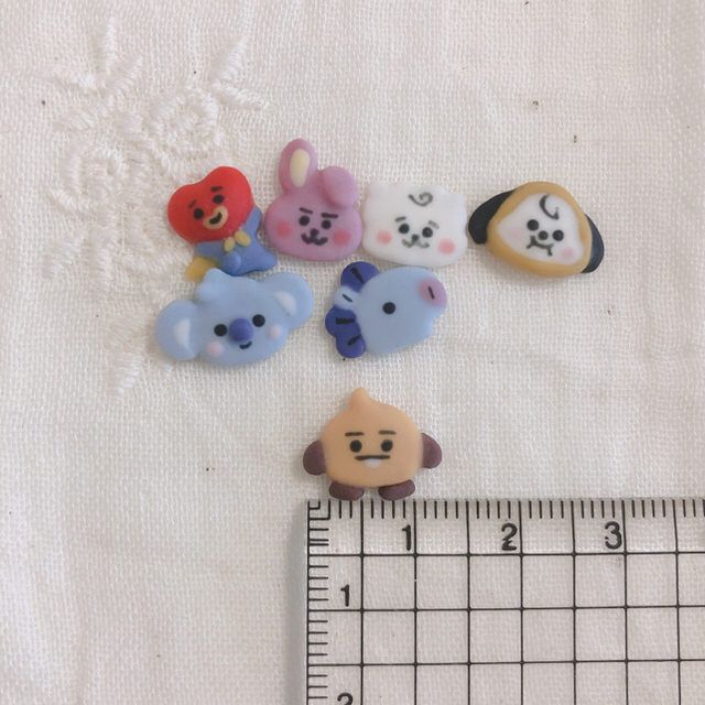 防弾少年団(BTS)(ボウダンショウネンダン)の【me様専用】BTS BT21 ネイルパーツ　デコパーツ コスメ/美容のネイル(デコパーツ)の商品写真