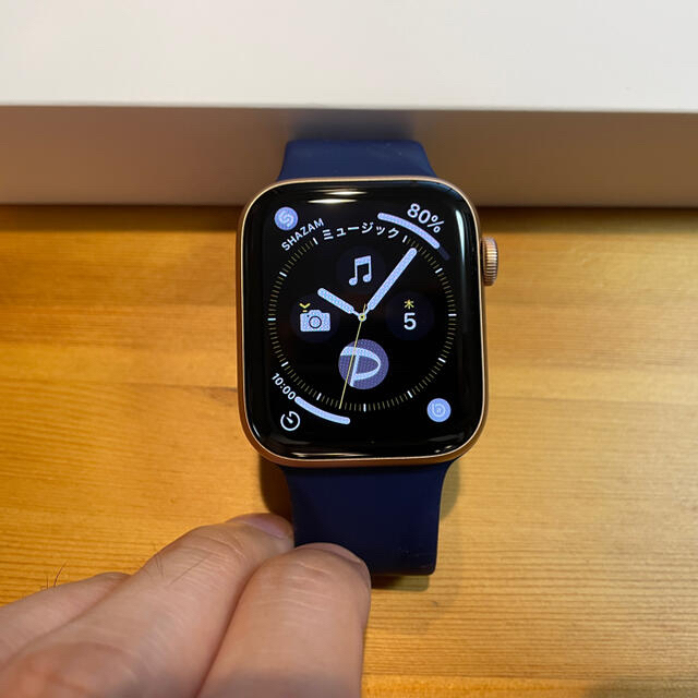 Apple(アップル)のApple Watch SE GPSモデル 44mm ゴールドアルミニウム メンズの時計(腕時計(デジタル))の商品写真