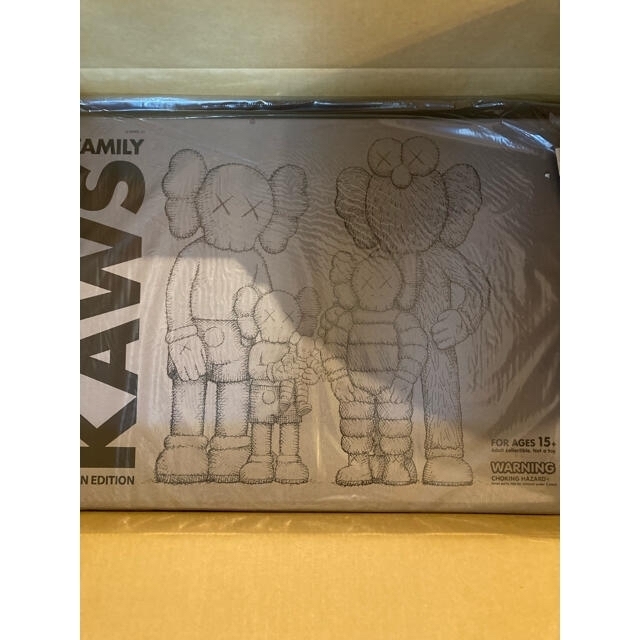 カウズファミリー KAWS FAMILY BROWN カウズ展