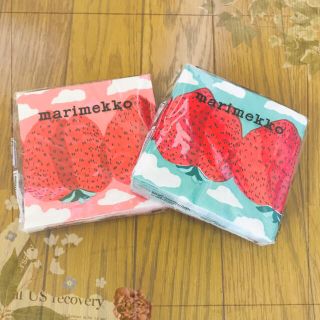 マリメッコ(marimekko)のマリメッコ　Mansikkavuoret カクテルナプキン 🎵(テーブル用品)