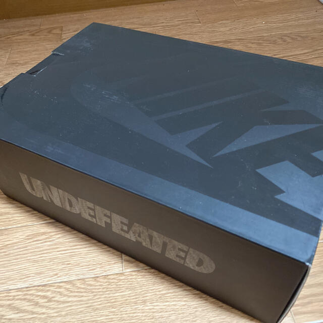 UNDEFEATED(アンディフィーテッド)のNIKE ナイキ AIRMAX 90 undefeated コラボ　エアマックス メンズの靴/シューズ(スニーカー)の商品写真