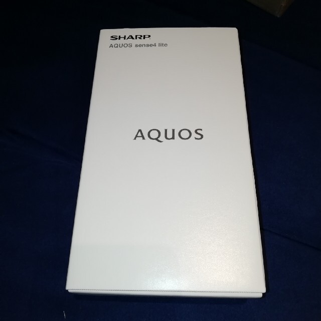 4GBストレージaquos sence4 lite シルバー　新品未使用