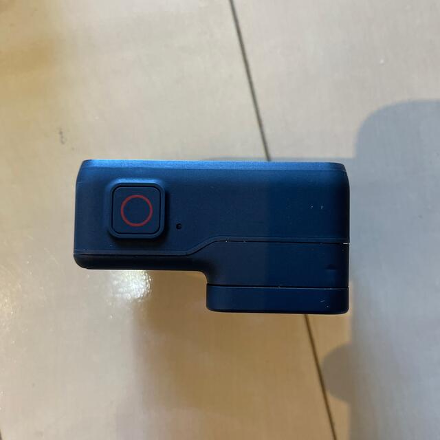 GoPro(ゴープロ)のGoPro HERO7 スマホ/家電/カメラのカメラ(コンパクトデジタルカメラ)の商品写真