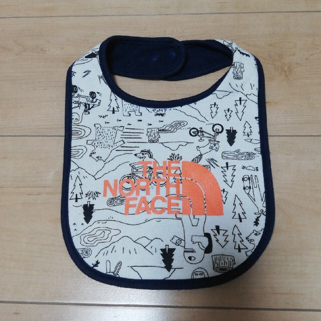 THE NORTH FACE(ザノースフェイス)のノースフェイス　リバーシブルスタイ☆美品 キッズ/ベビー/マタニティのこども用ファッション小物(ベビースタイ/よだれかけ)の商品写真