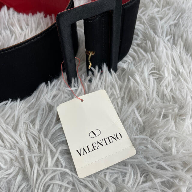 VALENTINO(ヴァレンティノ)の●未使用●VALENTINO ヴァレンティノ　太ベルト　ブラック×レッド レディースのファッション小物(ベルト)の商品写真