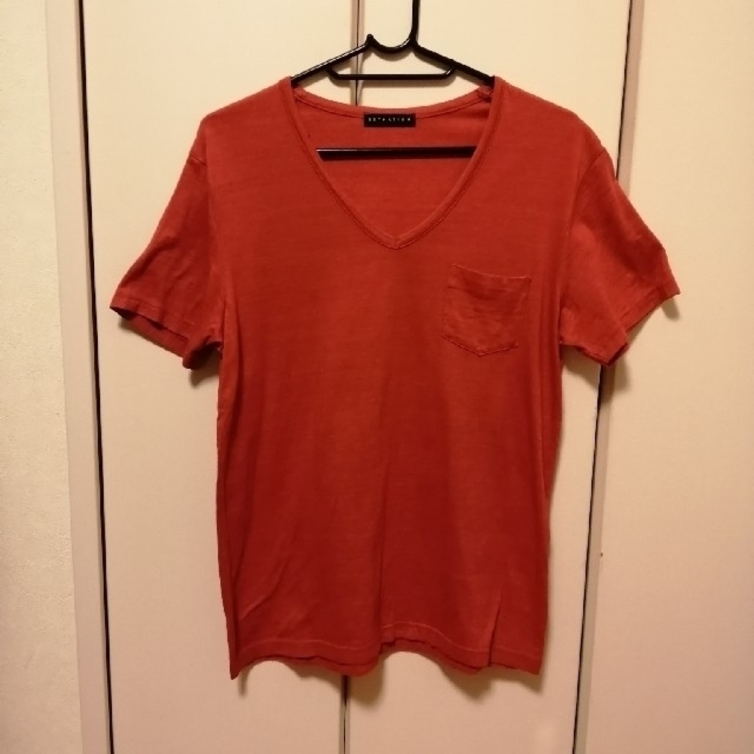 ESTNATION(エストネーション)のエストネーション  メンズ   VネックTシャツ  バーミリオンオレンジ メンズのトップス(Tシャツ/カットソー(半袖/袖なし))の商品写真