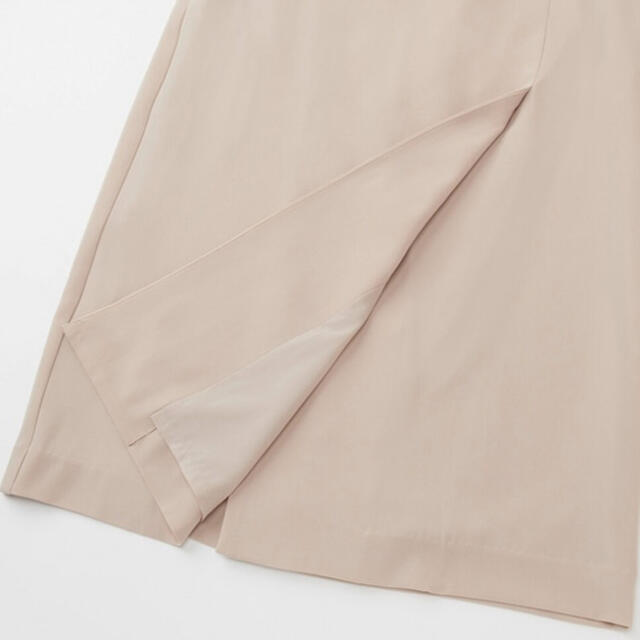 UNIQLO(ユニクロ)のUNIQLO ハイウエストドレープラップスカート レディースのスカート(ひざ丈スカート)の商品写真