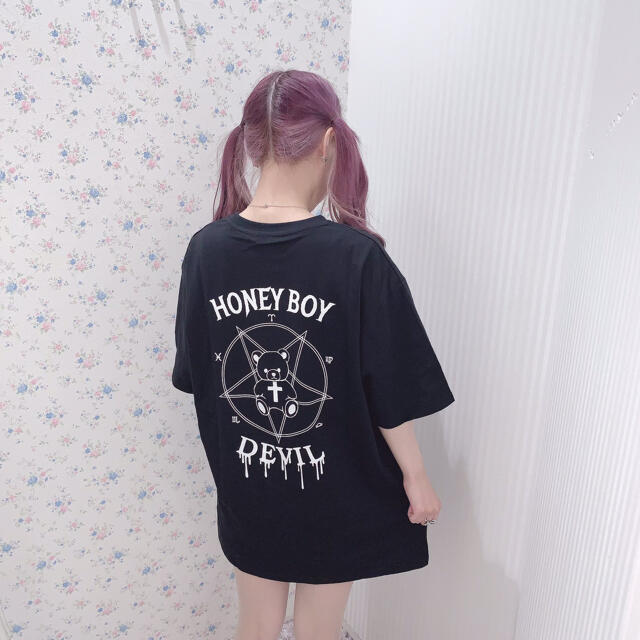 Honey Cinnamon(ハニーシナモン)のHONEY CINNAMON デビルシナモン　Tシャツ ブラック　悪魔　 レディースのトップス(Tシャツ(半袖/袖なし))の商品写真