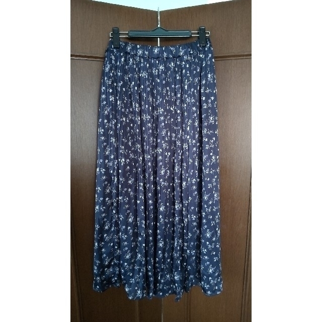 HONEYS(ハニーズ)のHoneys　花柄プリーツスカート　Lサイズ　紺×パープル レディースのスカート(ロングスカート)の商品写真