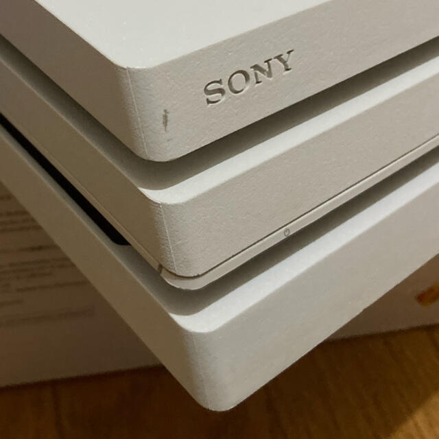 PlayStation4(プレイステーション4)の🈹訳あり✨PS4 PRO cuh7200B ホワイト✨ エンタメ/ホビーのゲームソフト/ゲーム機本体(家庭用ゲーム機本体)の商品写真