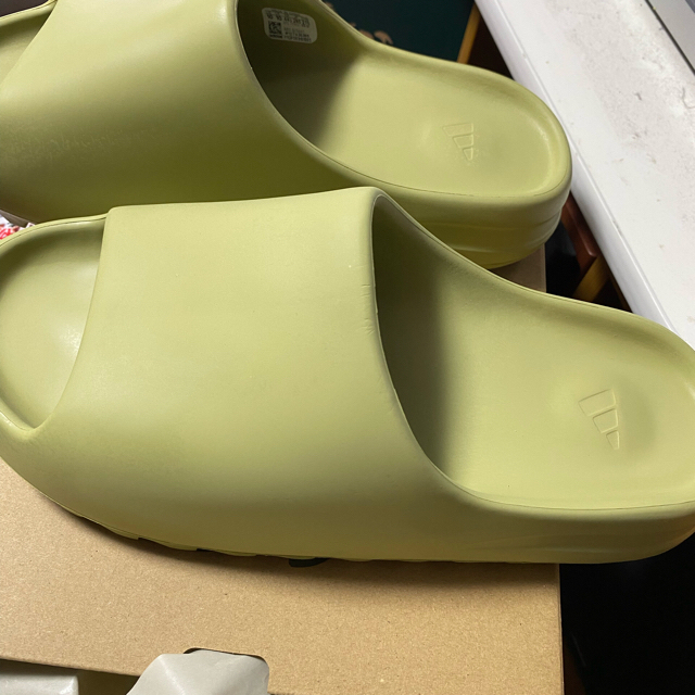 adidas(アディダス)のadidas YEEZY SLIDE  RESIN 28.5 メンズの靴/シューズ(サンダル)の商品写真