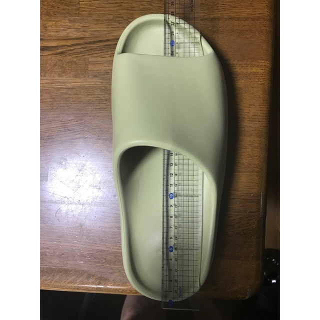 adidas(アディダス)のadidas YEEZY SLIDE  RESIN 28.5 メンズの靴/シューズ(サンダル)の商品写真