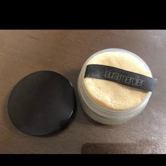 laura mercier(ローラメルシエ)のフェイスパウダー コスメ/美容のベースメイク/化粧品(フェイスパウダー)の商品写真