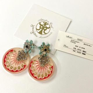 ジュジュ(joujou)の☆joujou ジュジュ☆スワロフスキー付き貝殻モチーフピアス/新品・未使用♪(ピアス)