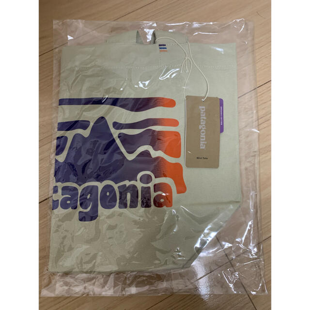 patagonia(パタゴニア)のPatagonia Fitz Roy Ramblerミニトートバッグ新品未使用 レディースのバッグ(トートバッグ)の商品写真