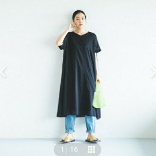 きなこ様専用　北欧、暮らしの道具店　袖口刺繍のVネックワンピース（ブラック）(ロングワンピース/マキシワンピース)