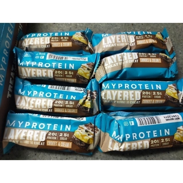 MYPROTEIN(マイプロテイン)のマイプロテインバー レイヤード プロテイン バークッキー&クリーム ８本 食品/飲料/酒の健康食品(プロテイン)の商品写真