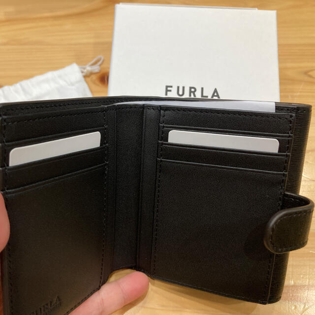 新品　FURLA 二つ折り財布　値引中 3