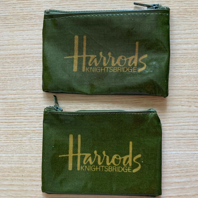 Harrods(ハロッズ)のハロッズ　ミニポーチ　2個 レディースのファッション小物(ポーチ)の商品写真