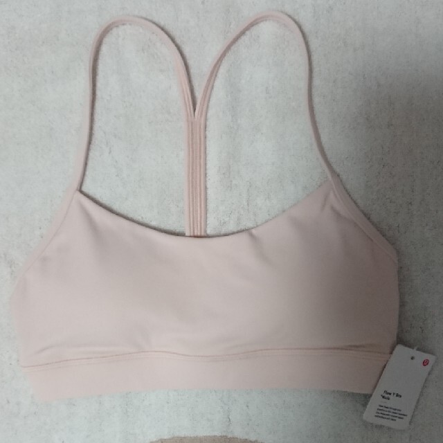 lululemon(ルルレモン)の《ルルレモン》Flow Y Bra サイズ◆4 スポーツ/アウトドアのトレーニング/エクササイズ(ヨガ)の商品写真